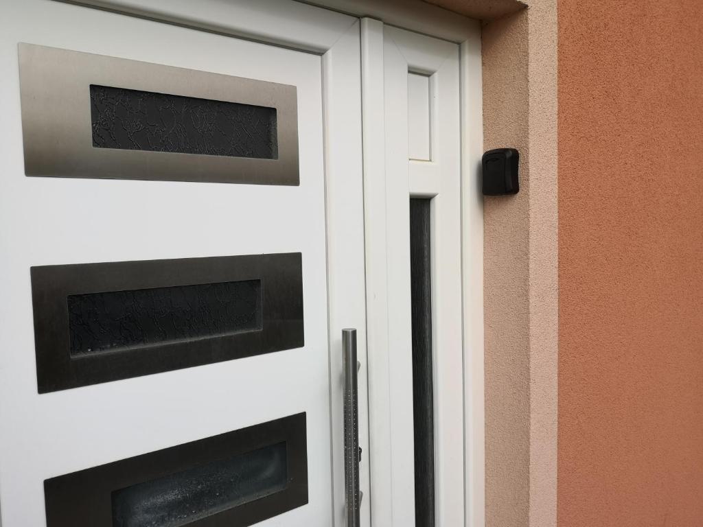 Pored svih ulaznih vrata key box