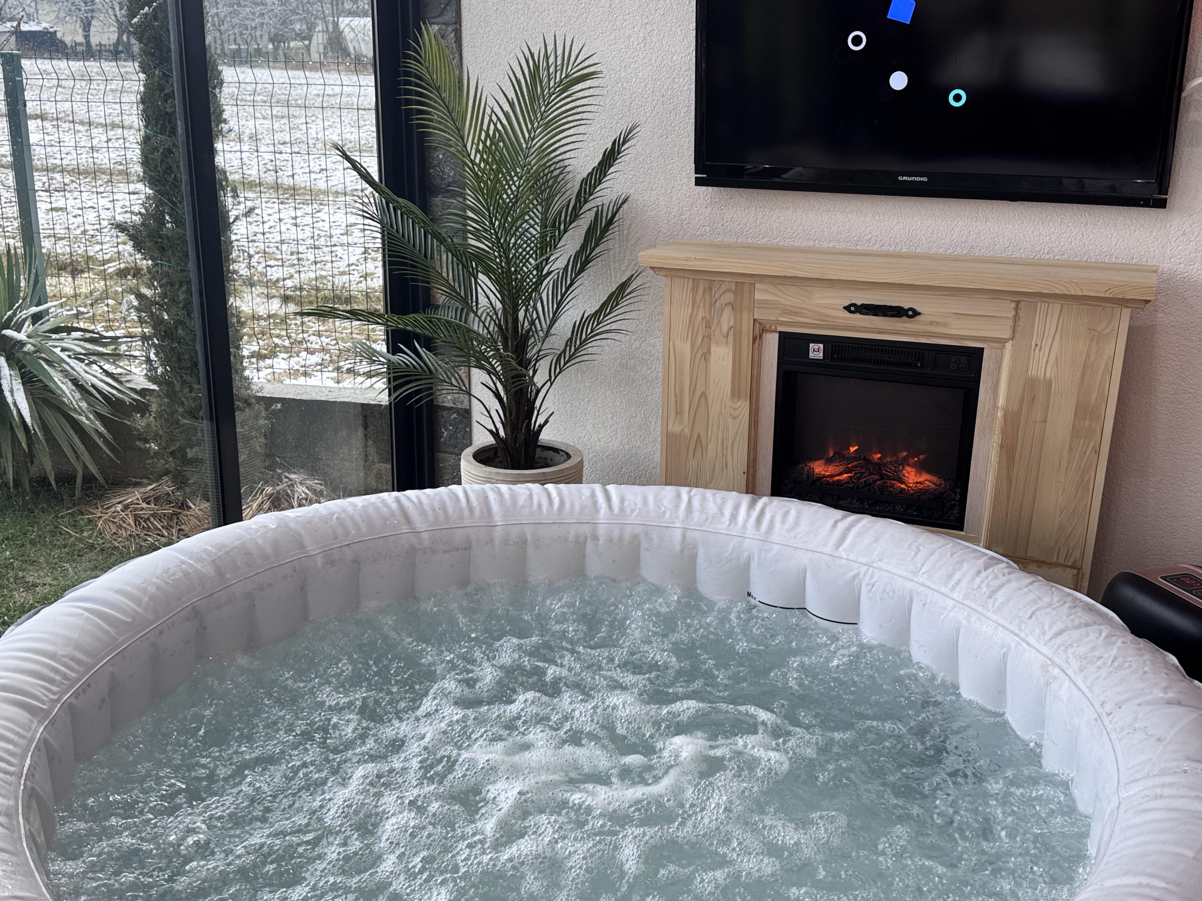 Garden House Jacuzzi